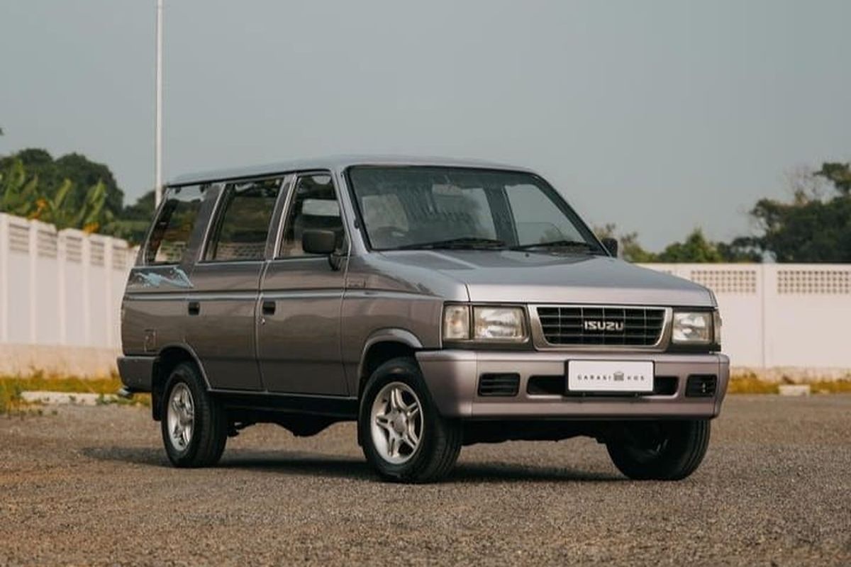Isuzu Panther Kotak sebagai Representasi Mobil Keluarga Fungsional di Indonesia