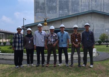 Direksi PT Prima Rajuli Sukses dan jajaran pimpinan Ma'soem University berfoto setelah penandatanganan MoU kerjasama.
